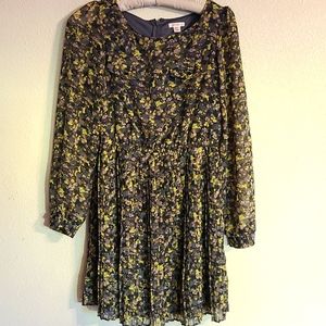 Floral pleated long sleeve dress size M